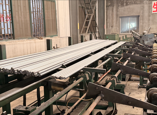 Acquistare Asta di pistone cromata temprata a induzione CK45 ad alta precisione con durezza HRC 55-63 e rugosità superficiale Ra 0.2-0.4 per cilindri idraulici fabbricazione online